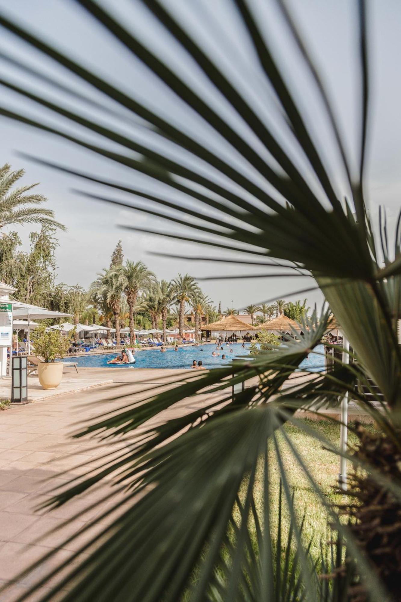 فندق قصر كنزي المنارة - مراكش المظهر الخارجي الصورة A swimming pool in a hotel in Tunisia